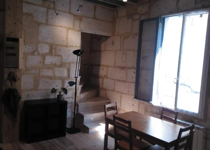 Duplex en pierre proche des Arenes