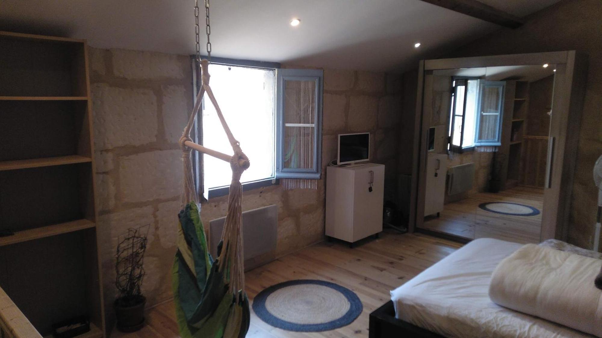 Duplex En Pierre Proche Des Arenes *